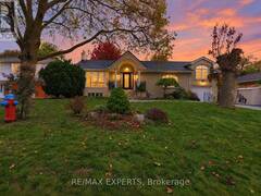 11 KNOLLSIDE DRIVE Richmond Hill Ontario, L4C 4W7