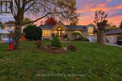 11 KNOLLSIDE DRIVE | Richmond Hill Ontario | Slide Image One