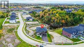 125 CALLA TRAIL | Aurora Ontario | Slide Image Two