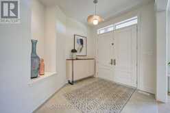 125 CALLA TRAIL | Aurora Ontario | Slide Image Four