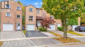 48 COTTONWOOD COURT | Markham Ontario | Slide Image Three