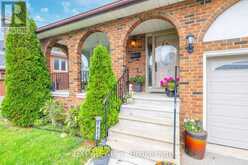 593A SCARLETT ROAD N | Toronto Ontario | Slide Image Three