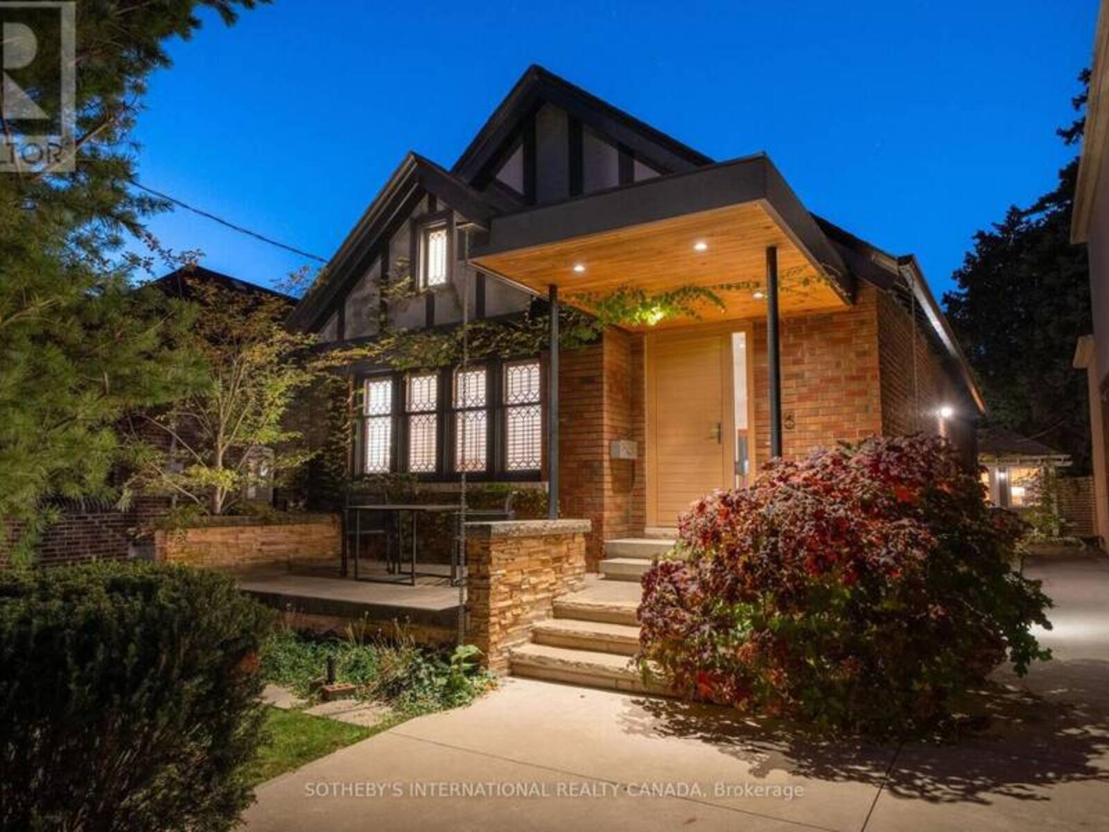16 SUNNYBROOK ROAD, Toronto, Ontario M6S 1G2