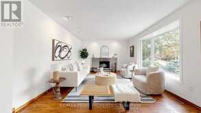 3 LEESWOOD CRESCENT E | Toronto Ontario | Slide Image Five