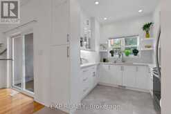11 MAPLE PARK WAY | Markham Ontario | Slide Image Four