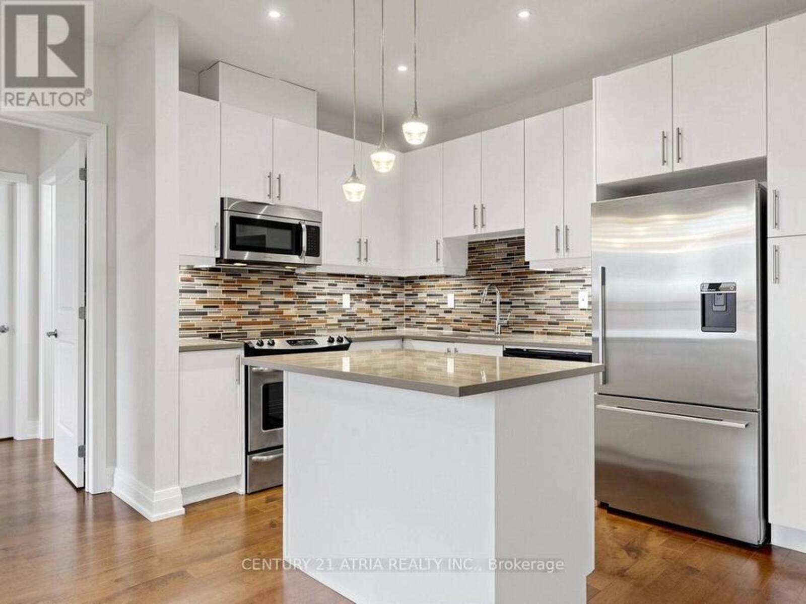 512 - 15277 YONGE STREET, Aurora, Ontario L4G 1Y3