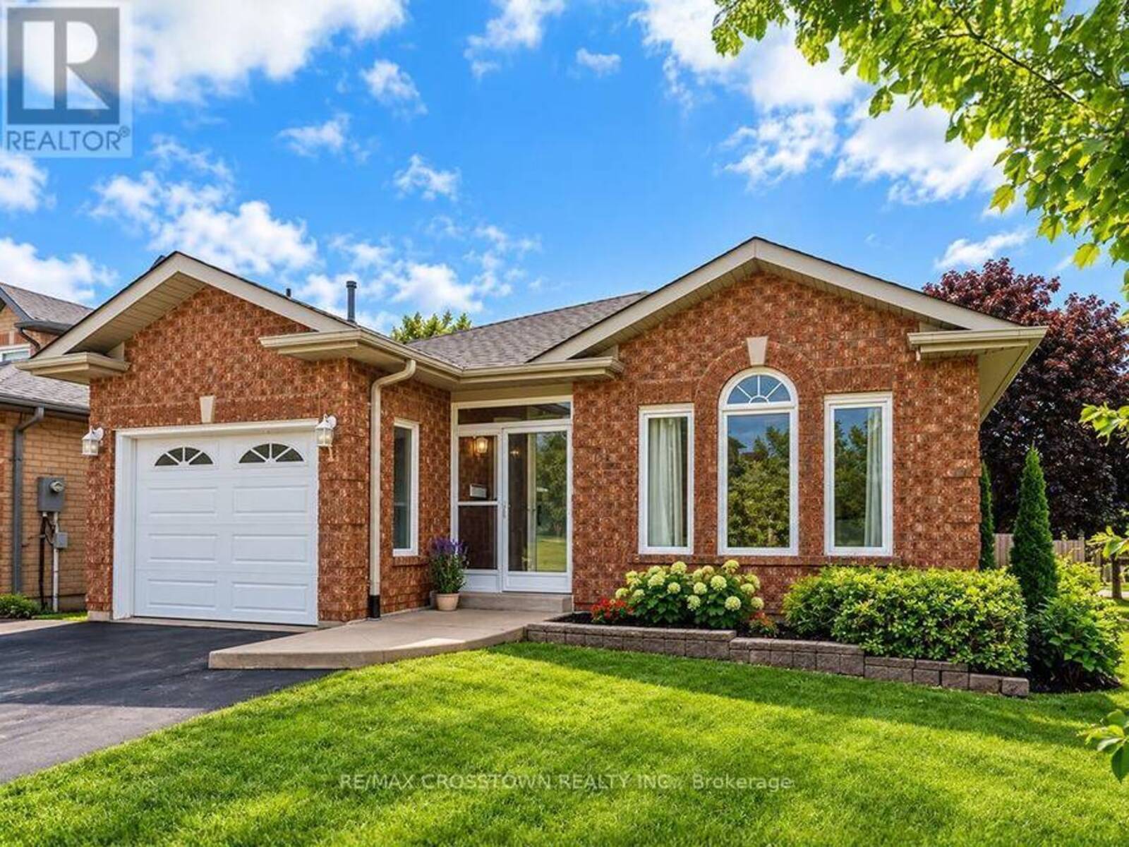 1 LANG DRIVE, Barrie, Ontario L4N 7X9