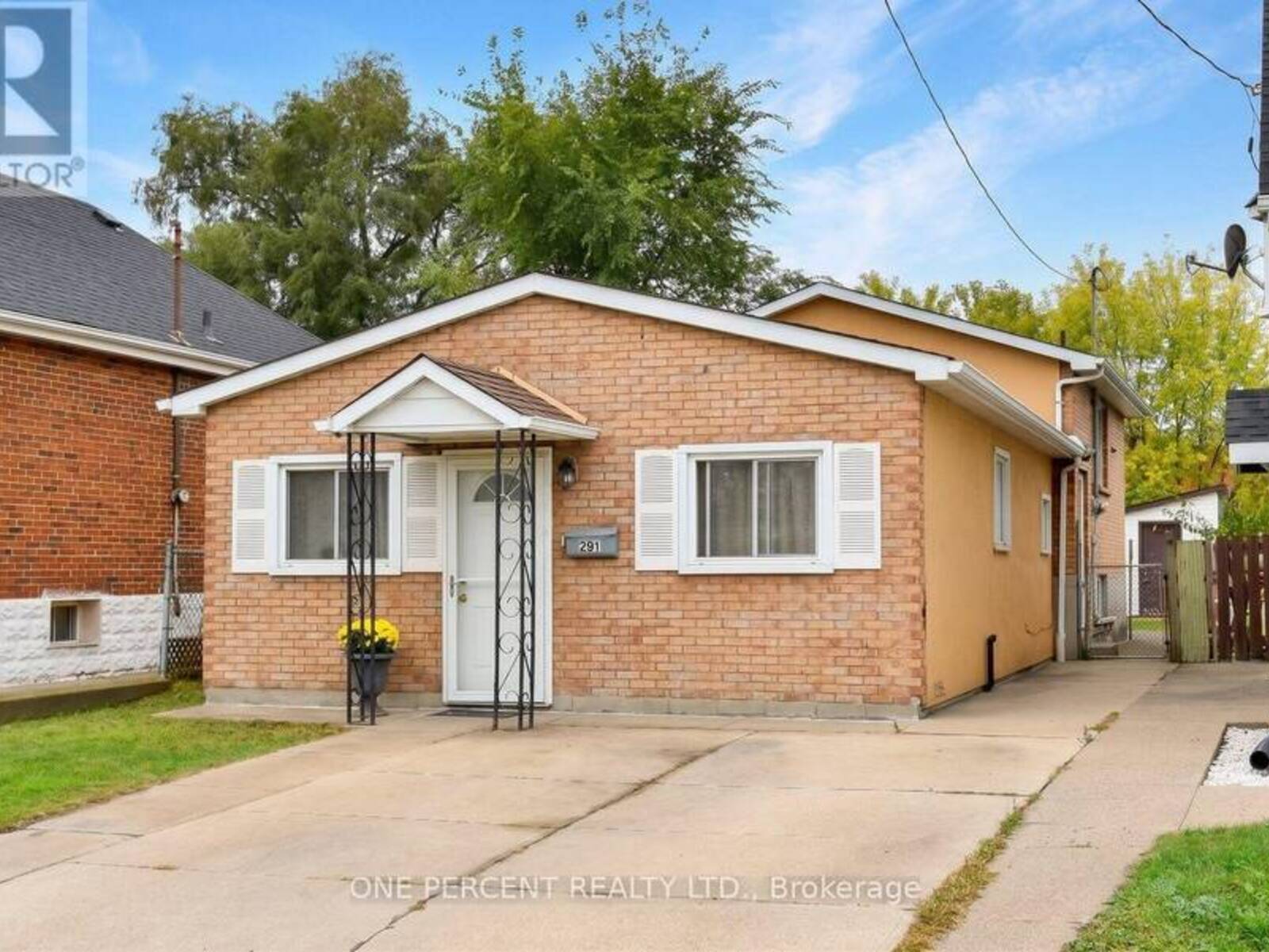 201 STRATHEARNE AVENUE, Hamilton, Ontario L8H 5K7