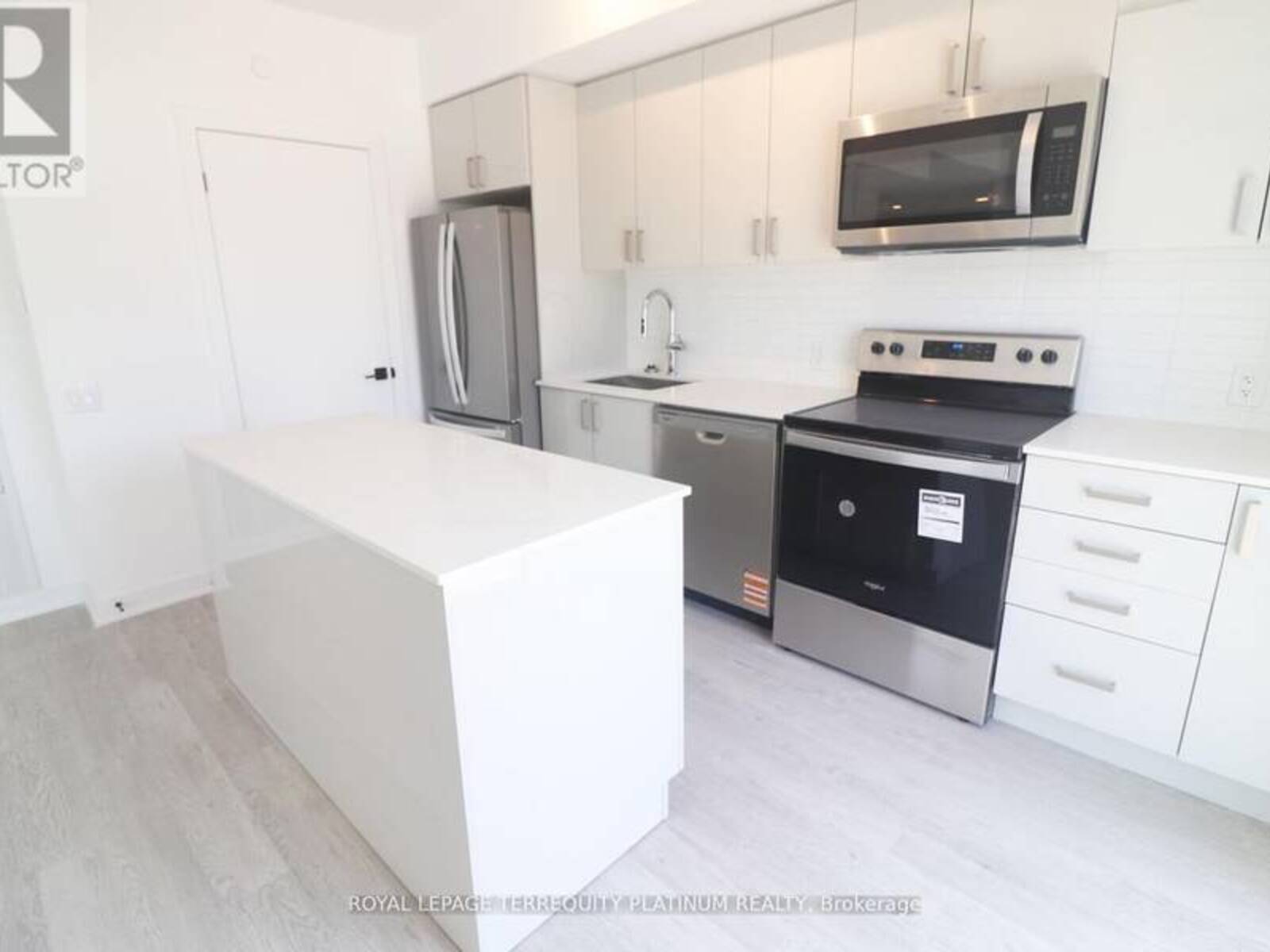 111 - 2782 BARTON STREET E, Hamilton, Ontario L8E 0L3