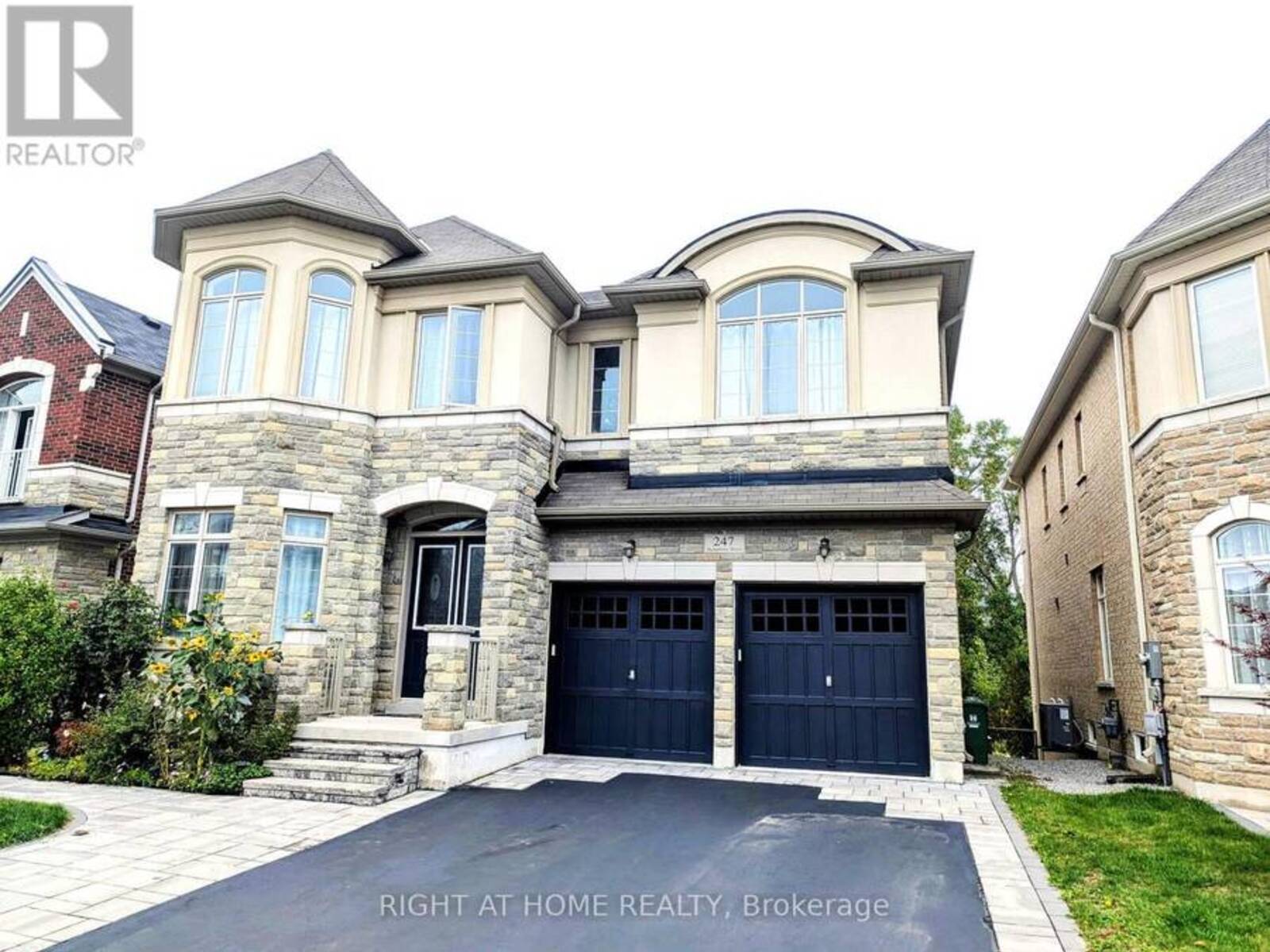 247 HUMPHREY STREET, Hamilton, Ontario L8B 1X4