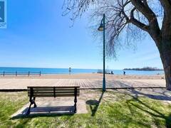 5 HERBERT AVENUE Toronto Ontario, M4L 3P8