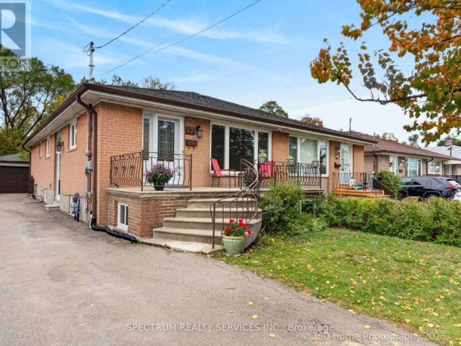 37 NEWLIN CRESCENT, Toronto, Ontario M3L 1X5