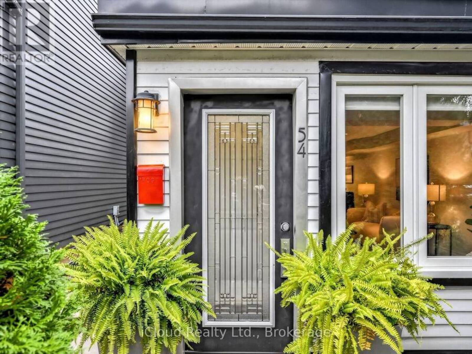 54 ARUNDEL AVENUE, Toronto, Ontario M4K 3A4