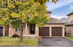 378 SPRUCE GROVE CRESCENT | Newmarket Ontario | Slide Image Three