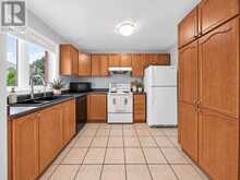 378 SPRUCE GROVE CRESCENT | Newmarket Ontario | Slide Image Eight