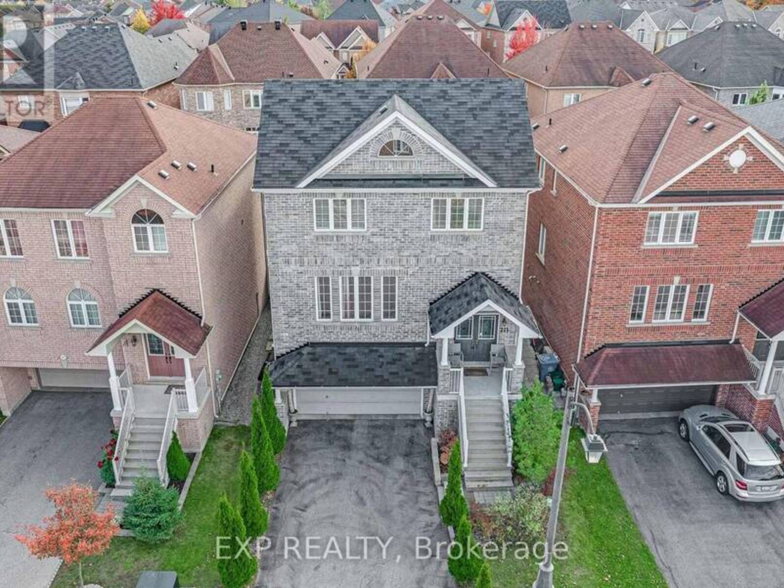 211 RAY SNOW BOULEVARD, Newmarket, Ontario L3X 3J3