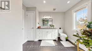 416 BARTHOLOMEW DRIVE | Newmarket Ontario | Slide Image Eighteen