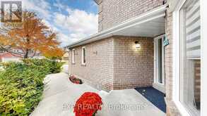 416 BARTHOLOMEW DRIVE | Newmarket Ontario | Slide Image Four