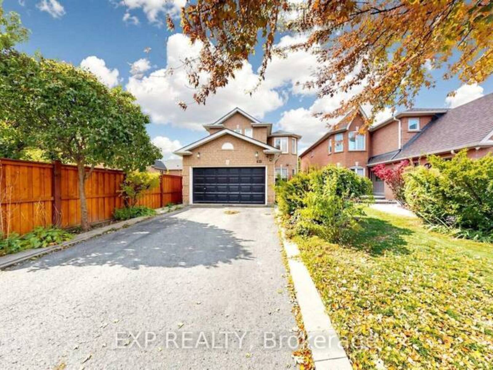 416 BARTHOLOMEW DRIVE, Newmarket, Ontario L3X 2E5