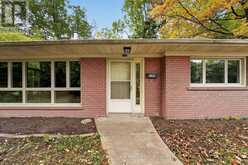 1340 MOUNTAIN GROVE AVENUE | Burlington Ontario | Slide Image Three