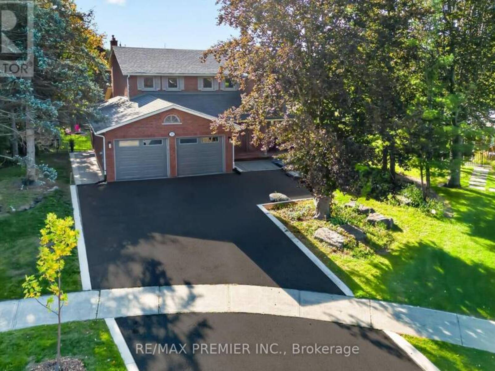 35 YELLOW PINE CRESCENT, Vaughan, Ontario L4L 3G8