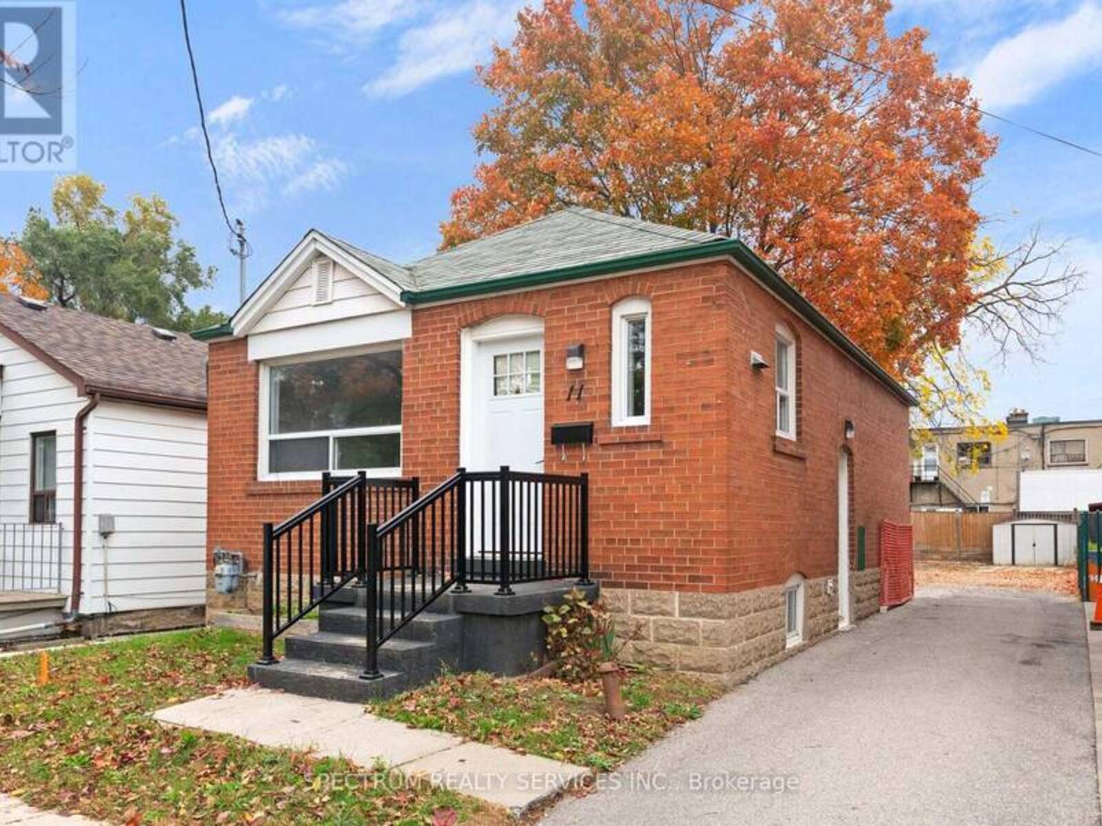11 VIMY AVENUE, Toronto, Ontario M9N 2W1