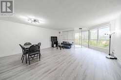 511 - 5 WELDRICK ROAD W | Richmond Hill Ontario | Slide Image Eleven