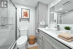 511 - 5 WELDRICK ROAD W | Richmond Hill Ontario | Slide Image Nine