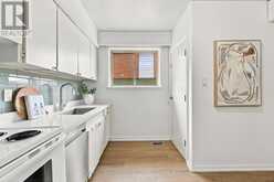 21 GLASS DRIVE | Aurora Ontario | Slide Image Eight