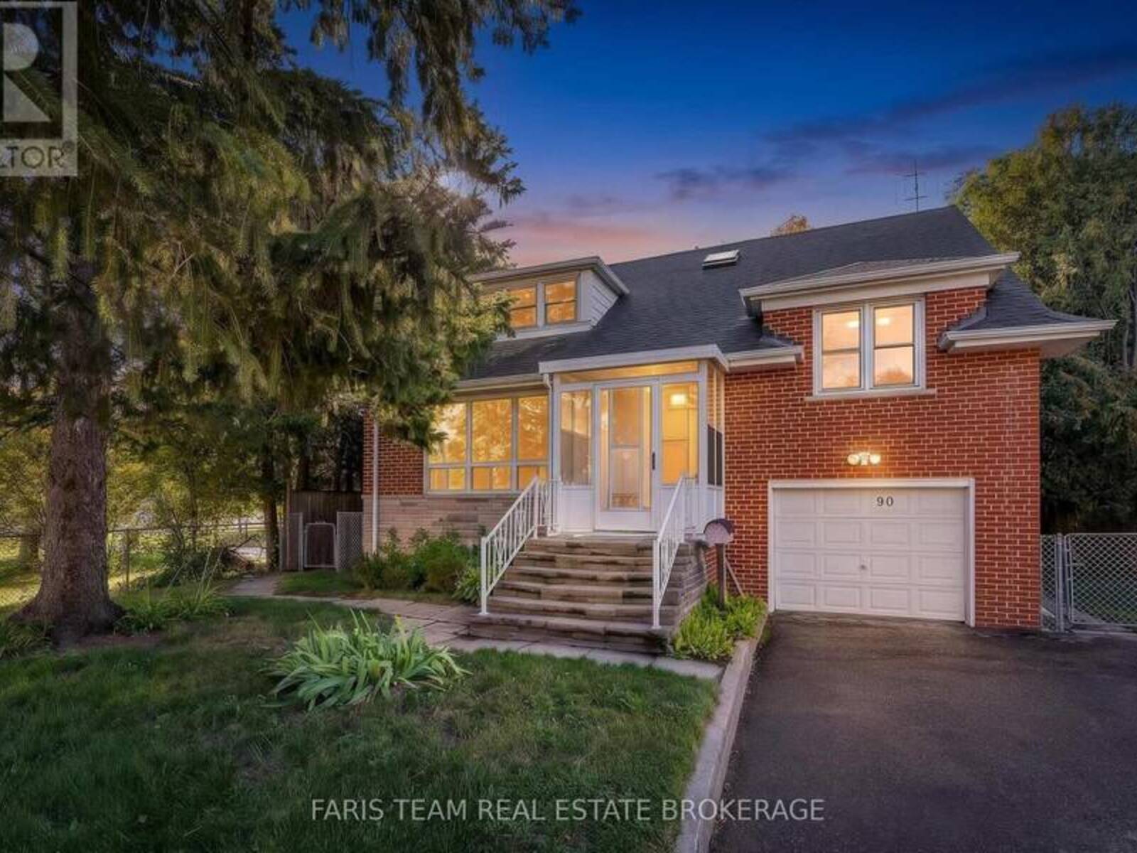 90 BEDFORD PARK AVENUE, Richmond Hill, Ontario L4C 2N8