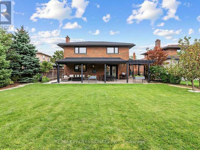 182 GRACEFIELD AVENUE Toronto Ontario, M6L 1L8 - 5 Bedrooms Home For Sale