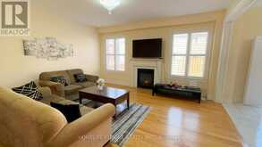 983 WRENWOOD DRIVE | Oshawa Ontario | Slide Image Thirteen