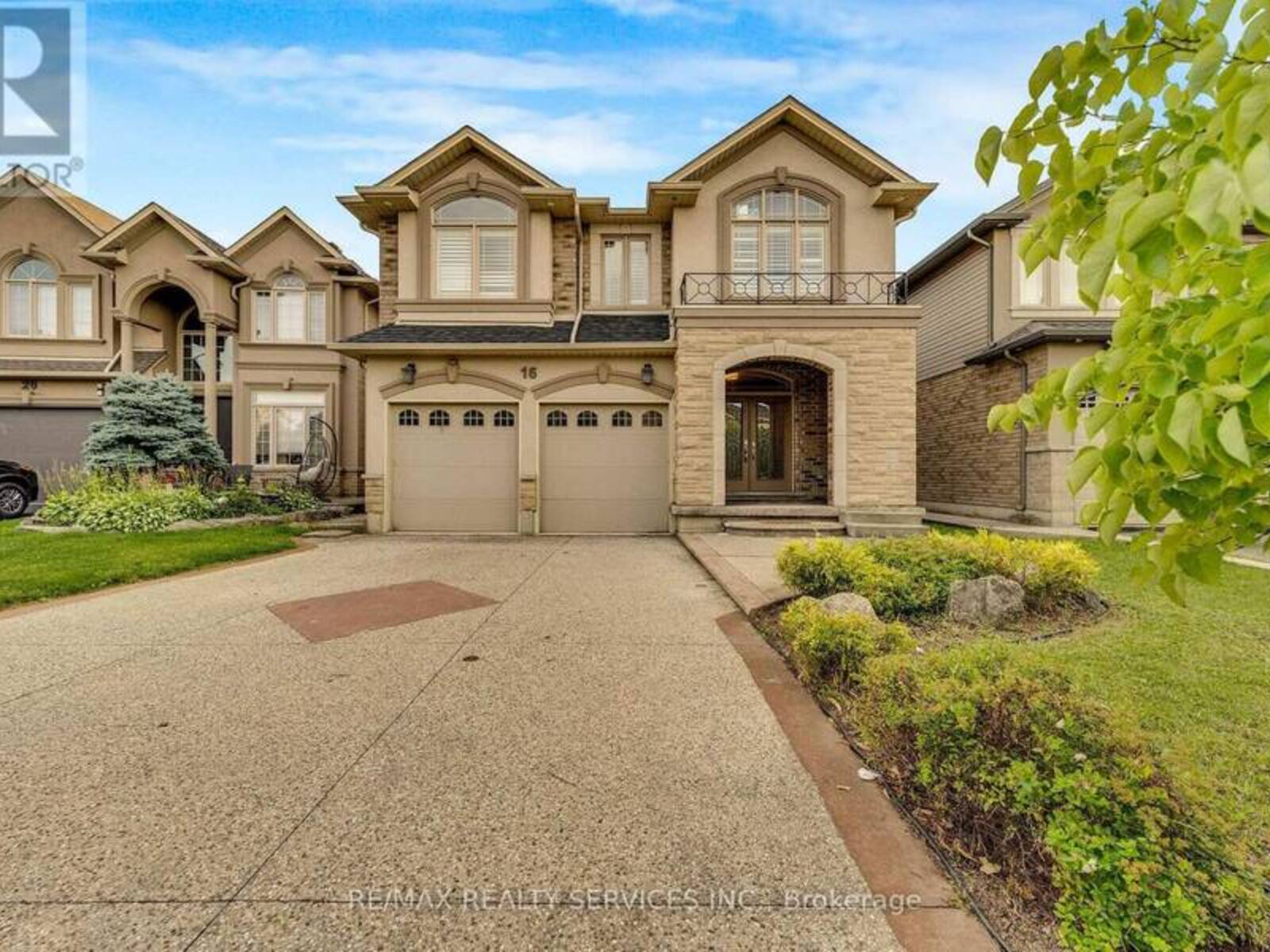 16 SISTINE COURT, Hamilton, Ontario L9B 0C4