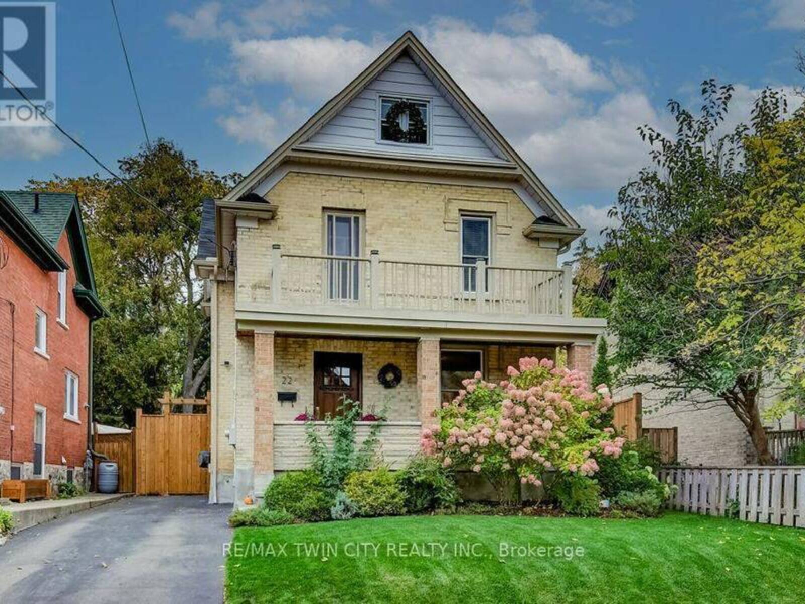 22 WHITNEY PLACE, Kitchener, Ontario N2G 2X5