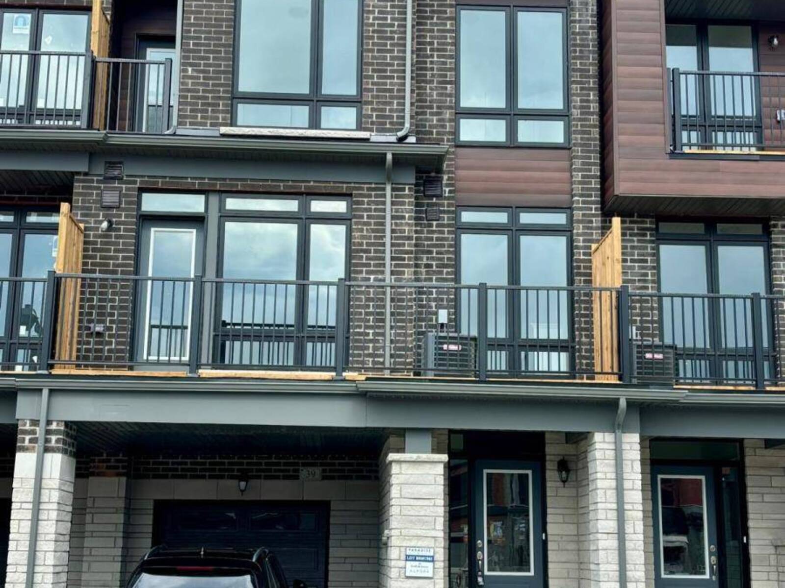 39 GRIFFITH STREET, Aurora, Ontario L4G 7B6