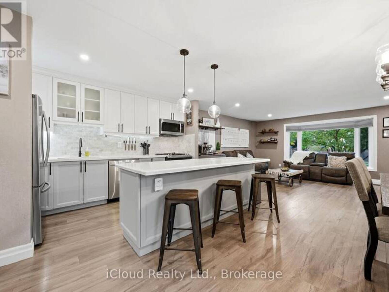 2324 COLDSTREAM DRIVE, Burlington, Ontario L7P 3T3