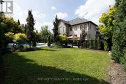 27 ROCKVIEW GARDENS | Vaughan Ontario | Slide Image Twelve