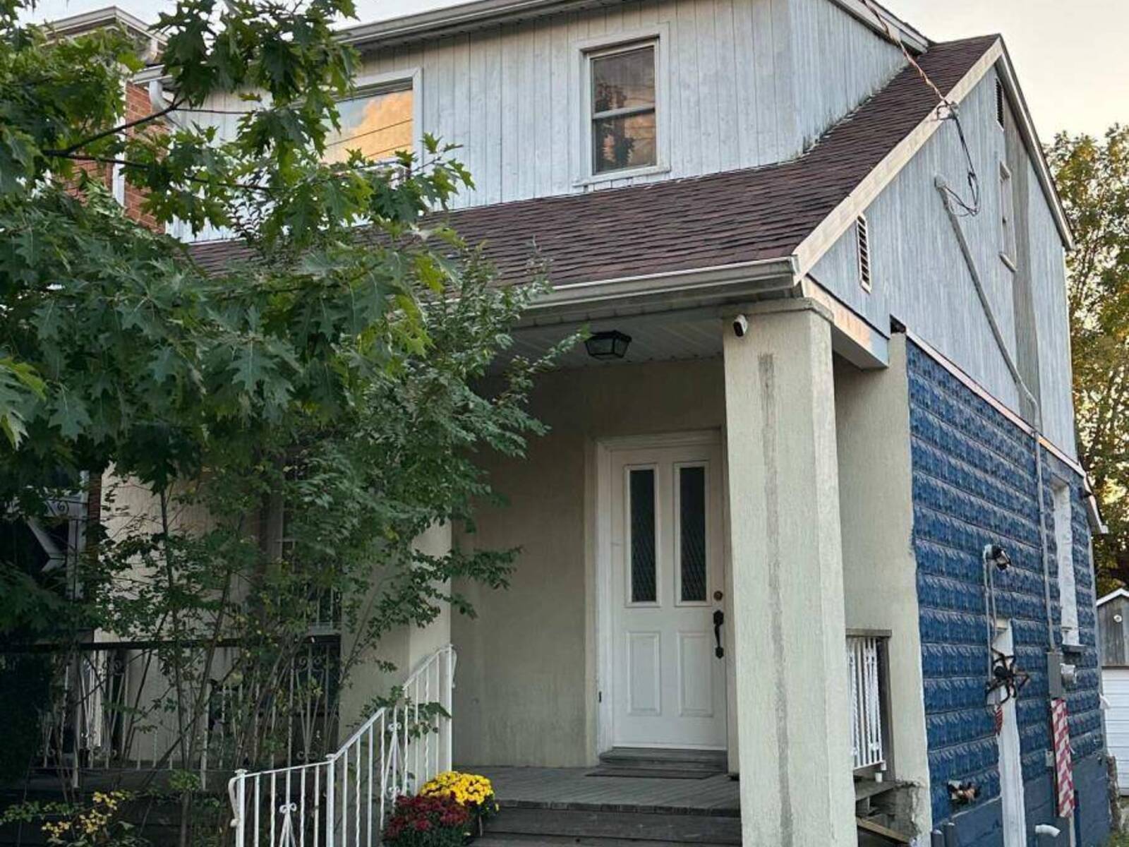 52A ROCKCLIFFE BOULEVARD, Toronto, Ontario M6N 4R5