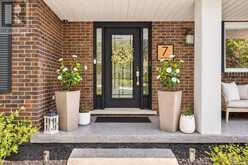 7 CARL CRESCENT | Hamilton Ontario | Slide Image Three