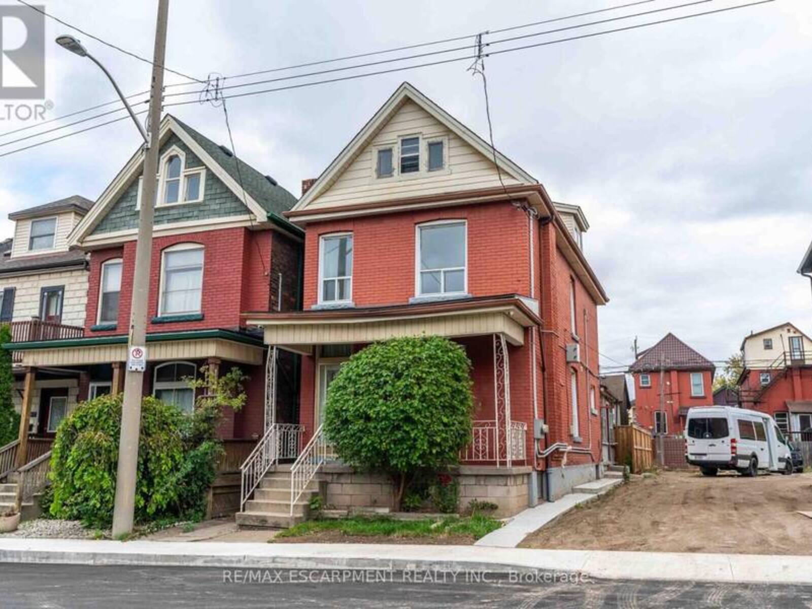 58 ST. MATTHEWS AVENUE, Hamilton, Ontario L8L 5P3