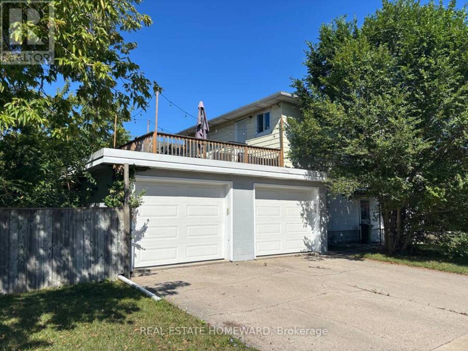 228 EAST 25TH STREET, Hamilton, Ontario L8V 3A5