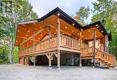 36 PINE NEEDLES DRIVE | Tiny Ontario | Slide Image Two