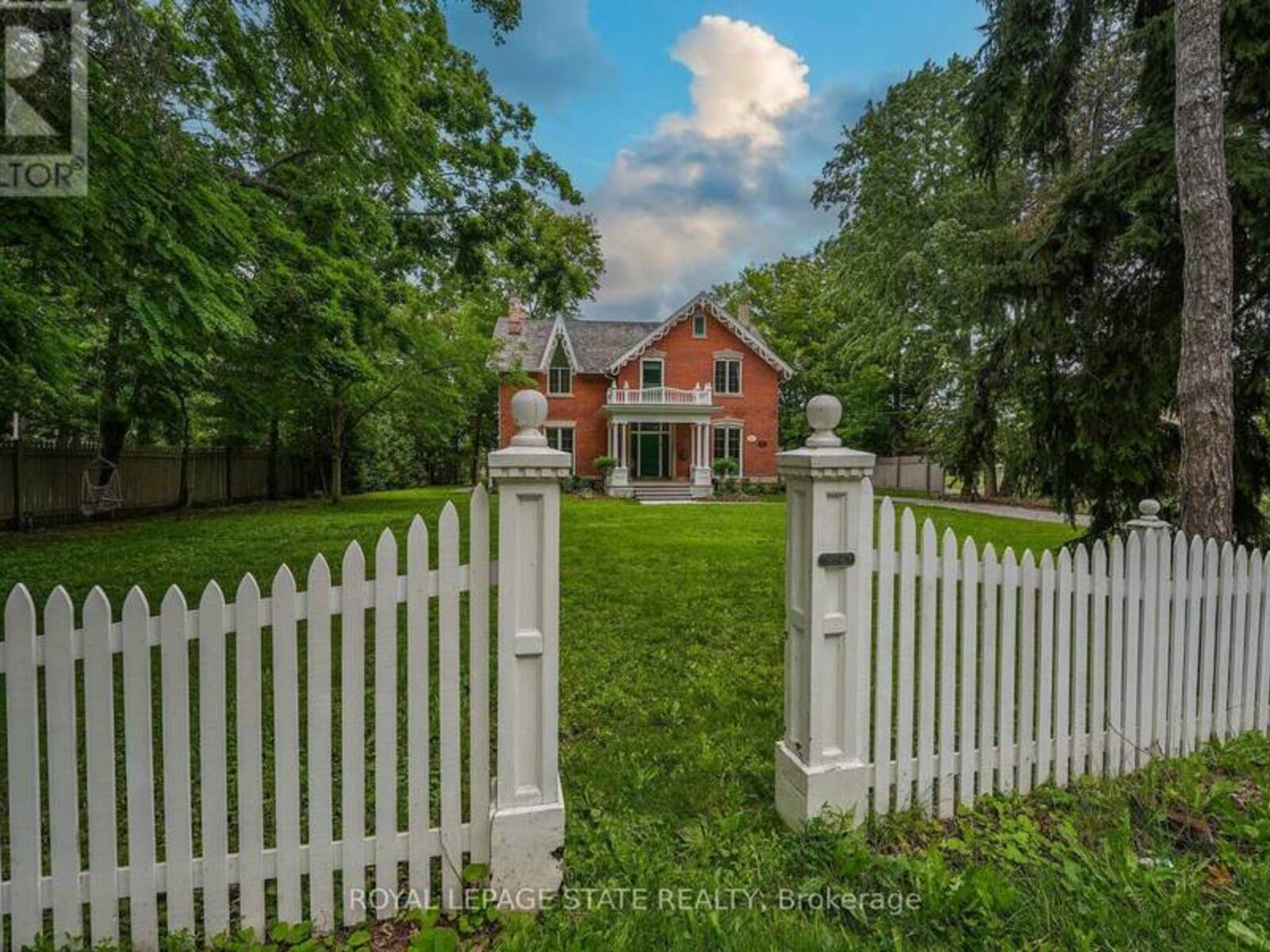 262 MAIN STREET W, Grimsby, Ontario L3M 1S4