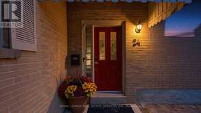 24 BURLEIGH HEIGHTS DRIVE | Toronto Ontario | Slide Image Five