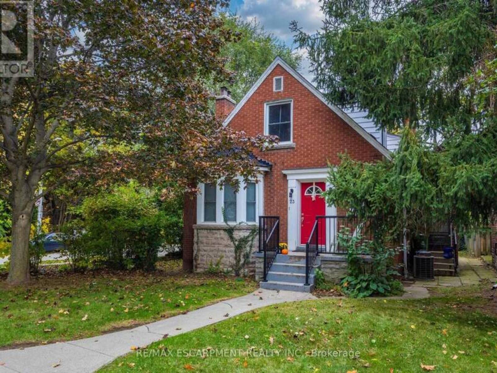 23 FORSYTH AVENUE S, Hamilton, Ontario L8S 2A4