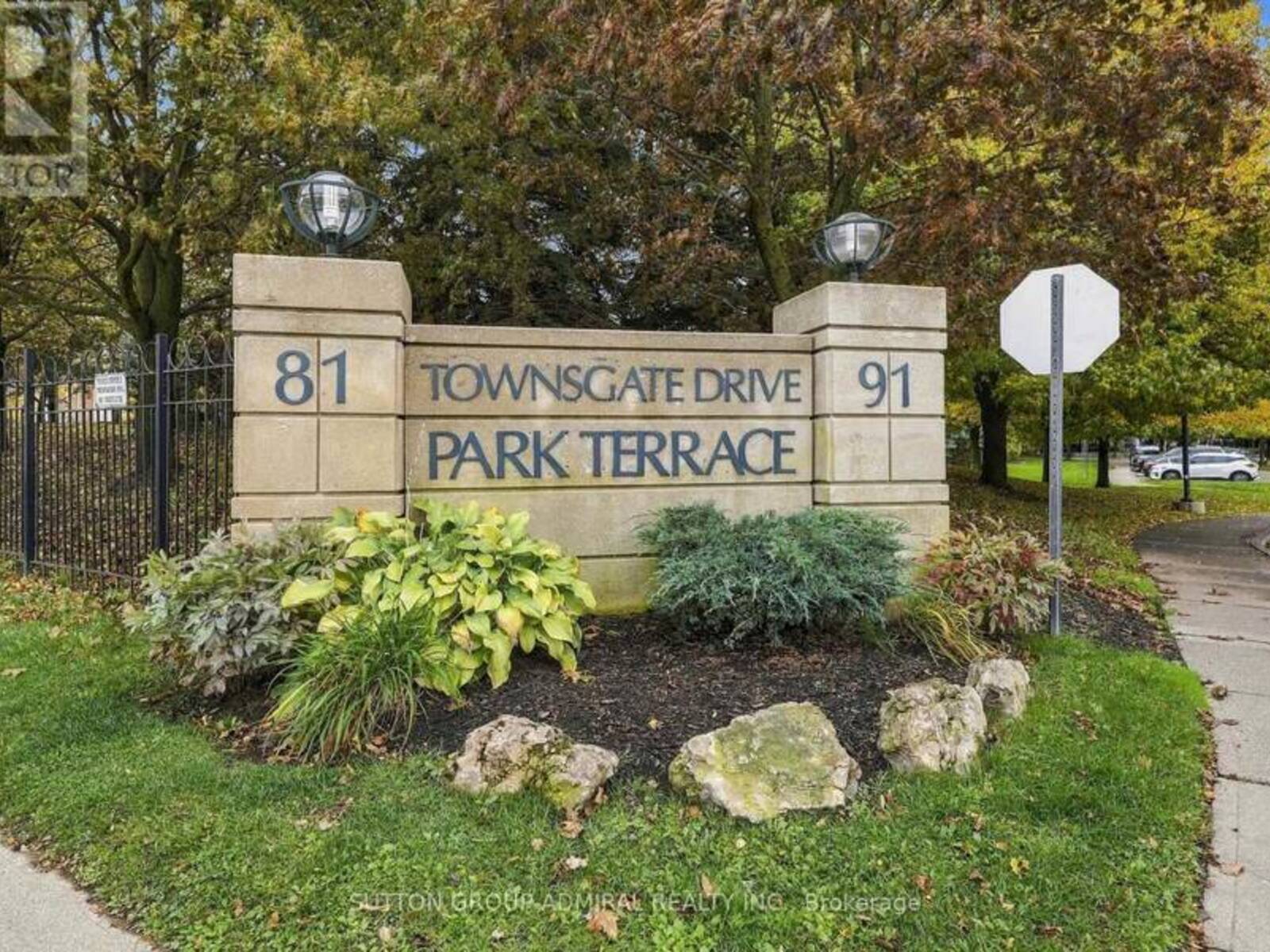 211 - 81 TOWNSGATE DRIVE, Vaughan, Ontario L4J 8E6