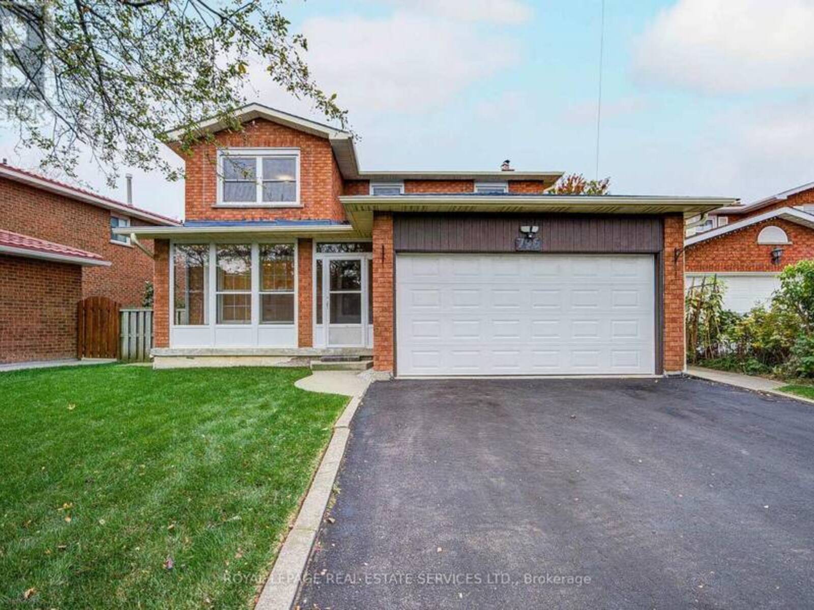 796 BUCKINGHAM COURT, Mississauga, Ontario L5C 4M3