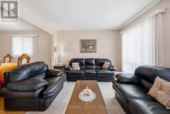 17 CATHY JEAN CRESCENT | Toronto Ontario | Slide Image Six