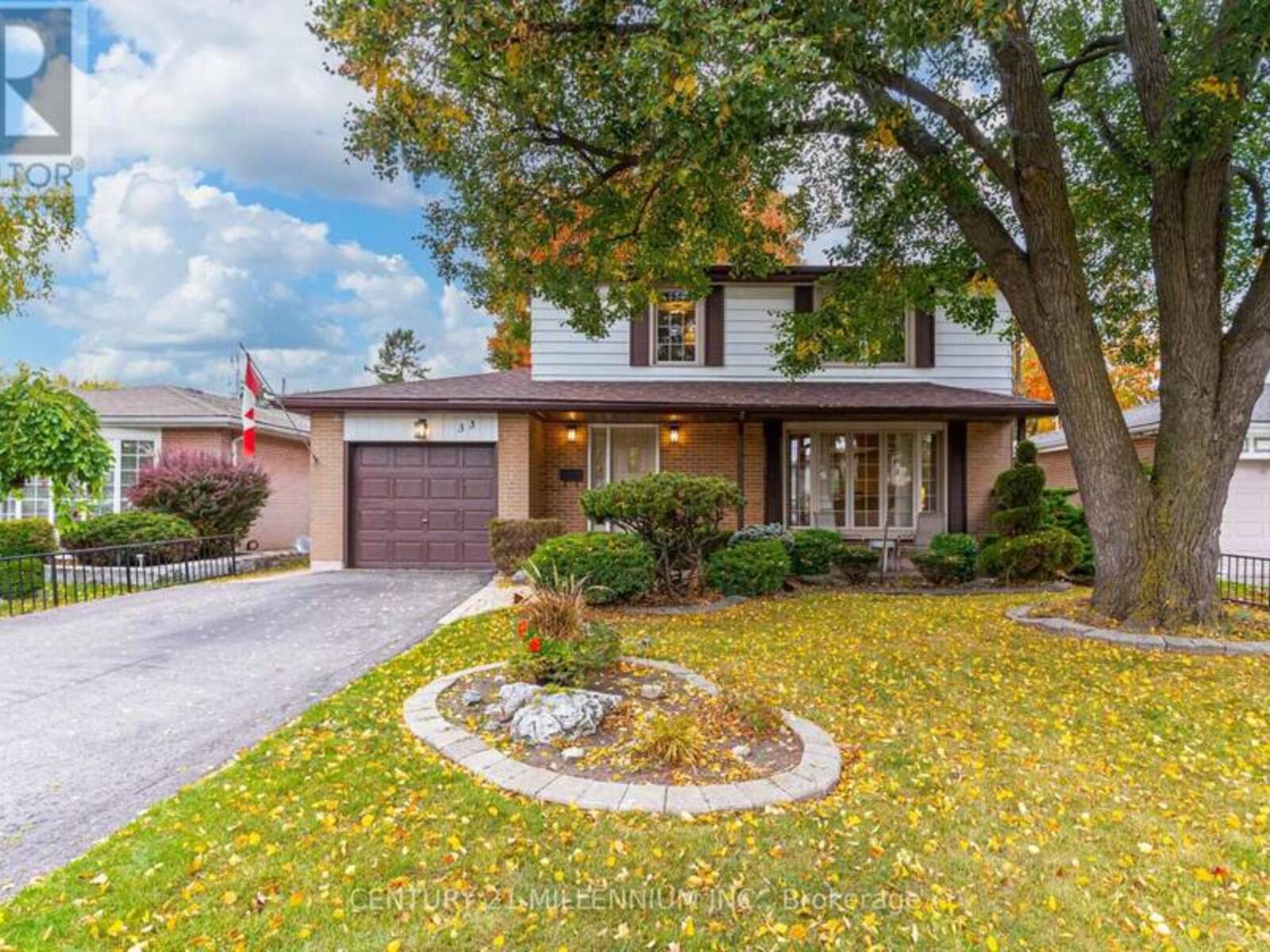 33 BANBURY COURT, Brampton, Ontario L6T 1Y9