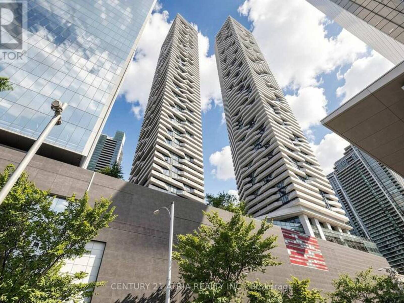 5205 - 88 HARBOUR STREET, Toronto, Ontario M5J 1B7